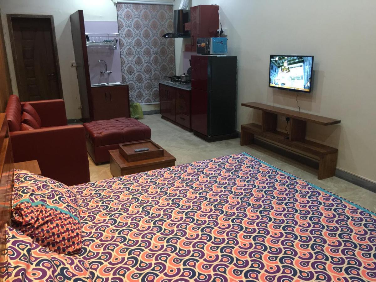 One Bed Studio Apartment Near Shaukat Khanum Lahore Buitenkant foto
