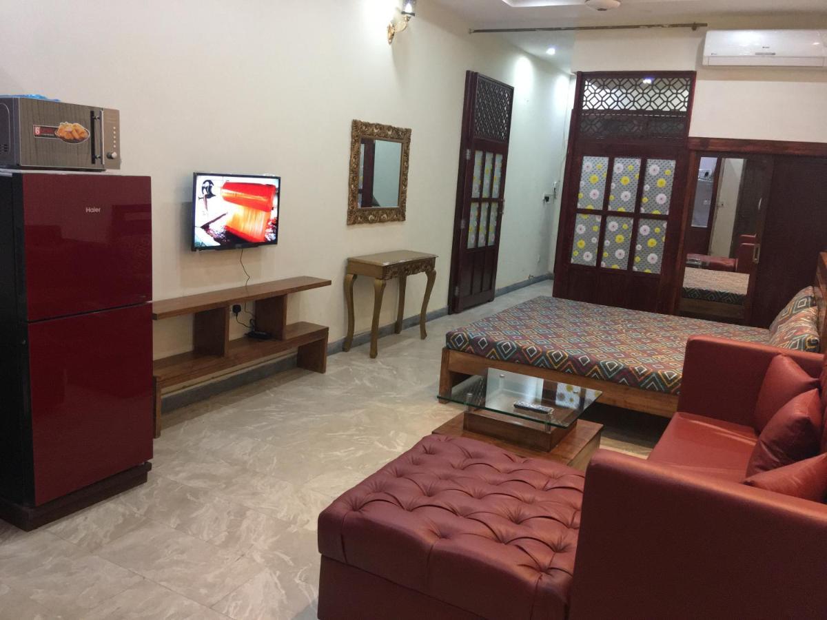 One Bed Studio Apartment Near Shaukat Khanum Lahore Buitenkant foto